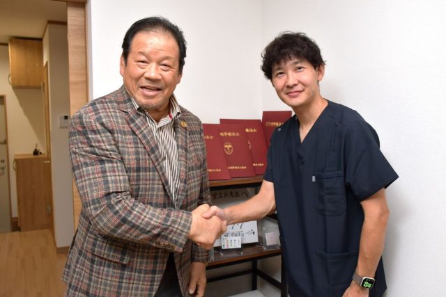プロレスラーの藤波辰爾選手にご来院いただきました！